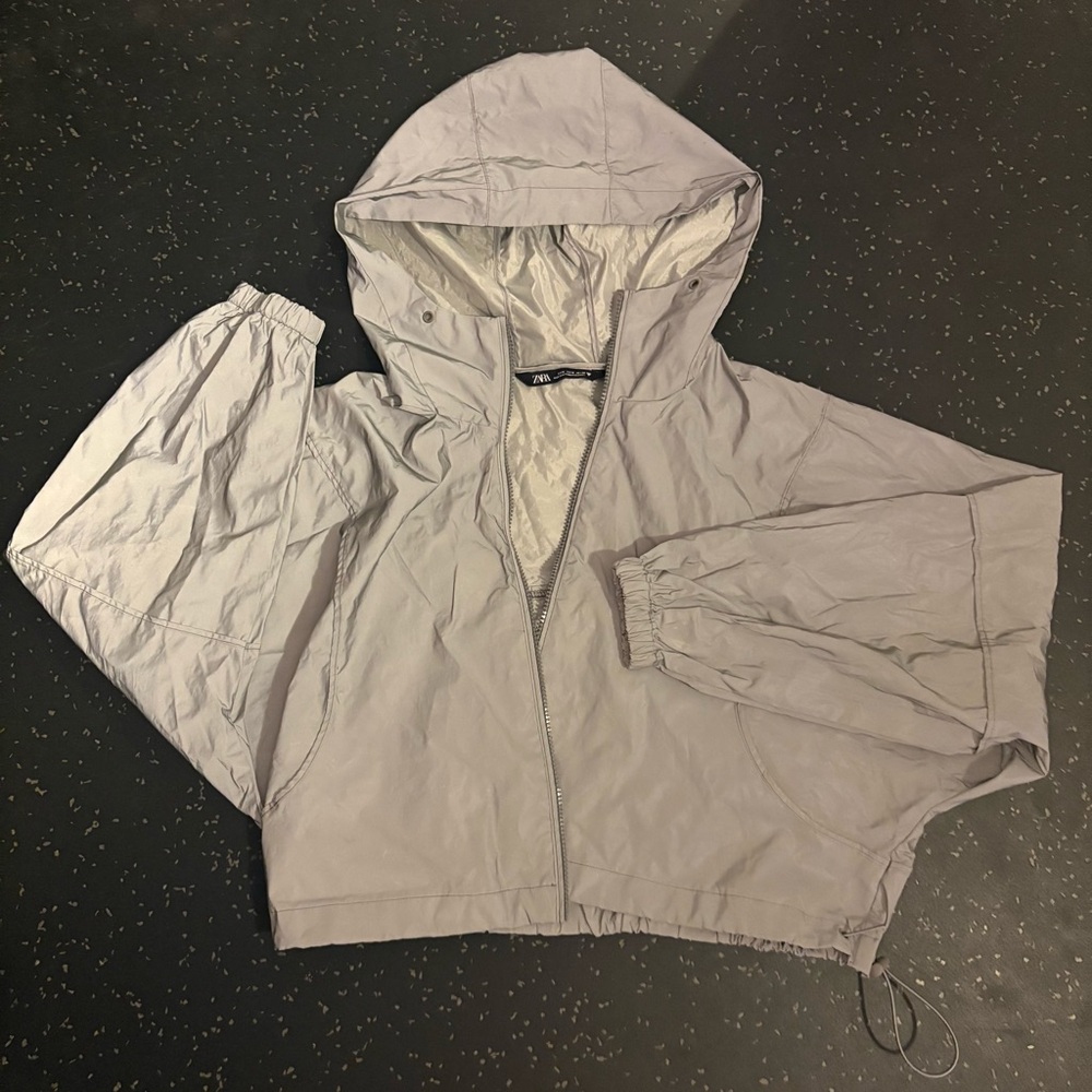 Zara SMALL reflective Hooded raincoat perfect for active